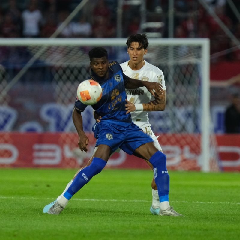 Match action from Muangthong United vs Ayutthaya United in the Thai League 1. | ภาพการแข่งขัน เมืองทอง ยูไนเต็ด พบ อยุธยา ยูไนเต็ด ไทยลีก 1