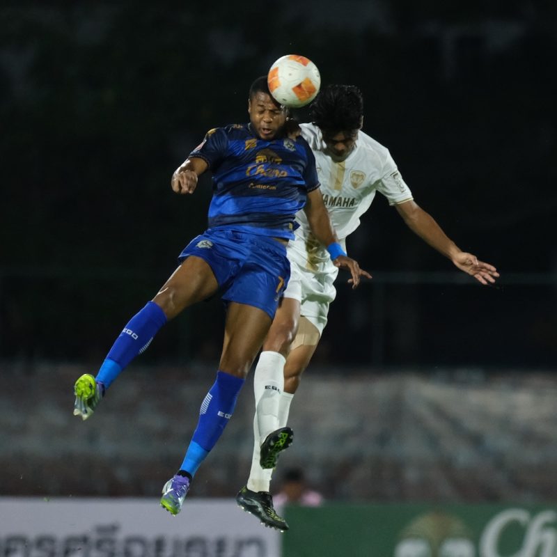 Match action from Muangthong United vs Ayutthaya United in the Thai League 1. | ภาพการแข่งขัน เมืองทอง ยูไนเต็ด พบ อยุธยา ยูไนเต็ด ไทยลีก 1