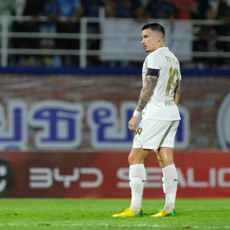 Match action from Muangthong United vs Ayutthaya United in the Thai League 1. | ภาพการแข่งขัน เมืองทอง ยูไนเต็ด พบ อยุธยา ยูไนเต็ด ไทยลีก 1