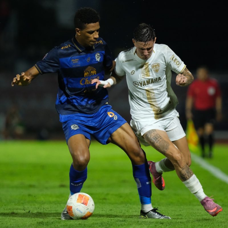 Match action from Muangthong United vs Ayutthaya United in the Thai League 1. | ภาพการแข่งขัน เมืองทอง ยูไนเต็ด พบ อยุธยา ยูไนเต็ด ไทยลีก 1