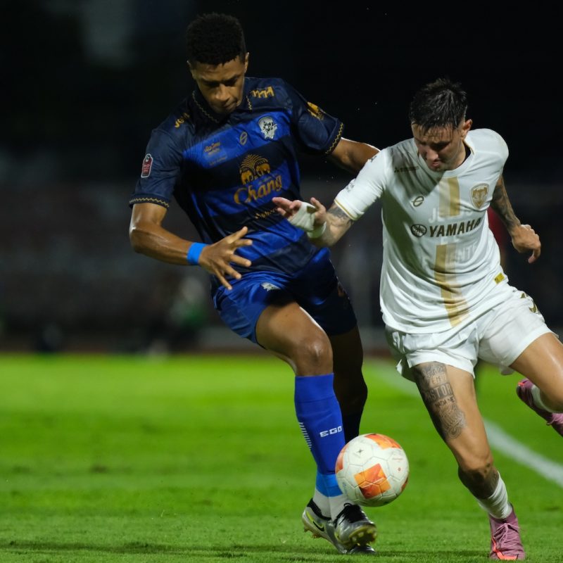 Match action from Muangthong United vs Ayutthaya United in the Thai League 1. | ภาพการแข่งขัน เมืองทอง ยูไนเต็ด พบ อยุธยา ยูไนเต็ด ไทยลีก 1