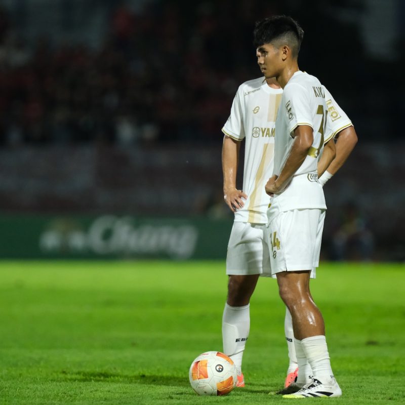 Match action from Muangthong United vs Ayutthaya United in the Thai League 1. | ภาพการแข่งขัน เมืองทอง ยูไนเต็ด พบ อยุธยา ยูไนเต็ด ไทยลีก 1