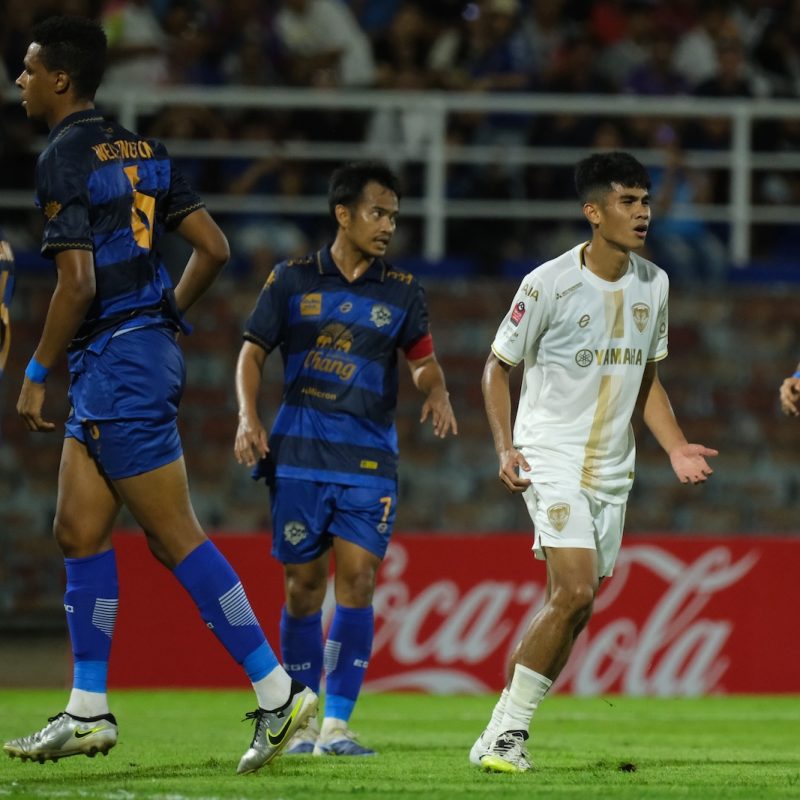 Match action from Muangthong United vs Ayutthaya United in the Thai League 1. | ภาพการแข่งขัน เมืองทอง ยูไนเต็ด พบ อยุธยา ยูไนเต็ด ไทยลีก 1