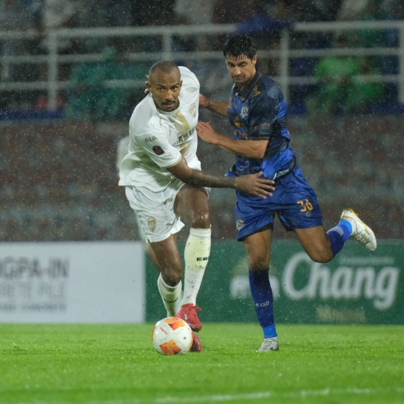 Match action from Muangthong United vs Ayutthaya United in the Thai League 1. | ภาพการแข่งขัน เมืองทอง ยูไนเต็ด พบ อยุธยา ยูไนเต็ด ไทยลีก 1