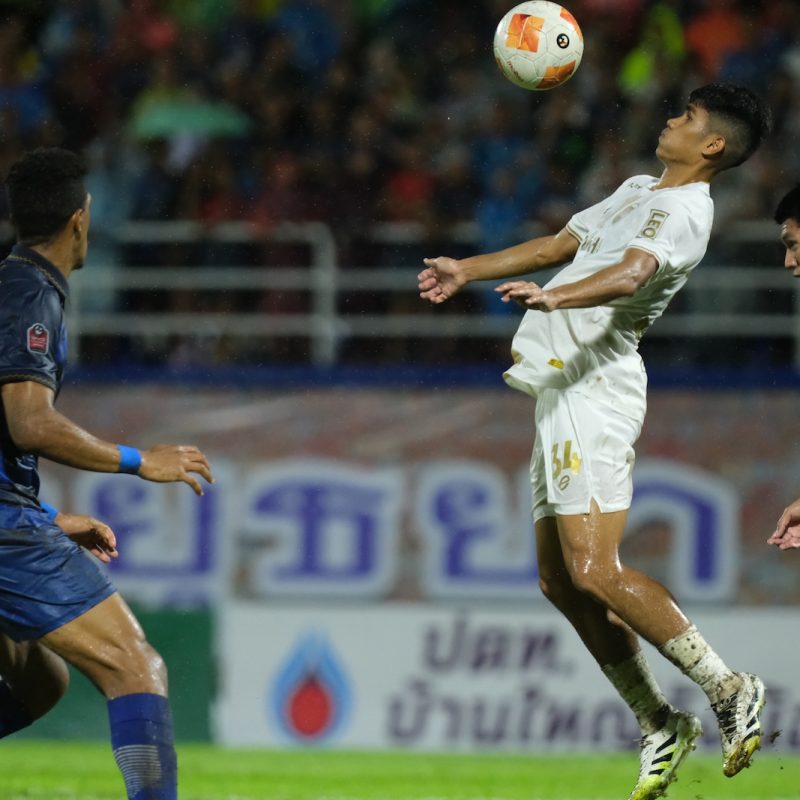 Match action from Muangthong United vs Ayutthaya United in the Thai League 1. | ภาพการแข่งขัน เมืองทอง ยูไนเต็ด พบ อยุธยา ยูไนเต็ด ไทยลีก 1