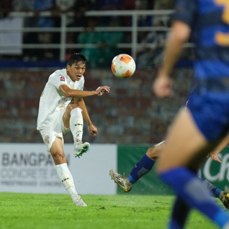 Match action from Muangthong United vs Ayutthaya United in the Thai League 1. | ภาพการแข่งขัน เมืองทอง ยูไนเต็ด พบ อยุธยา ยูไนเต็ด ไทยลีก 1