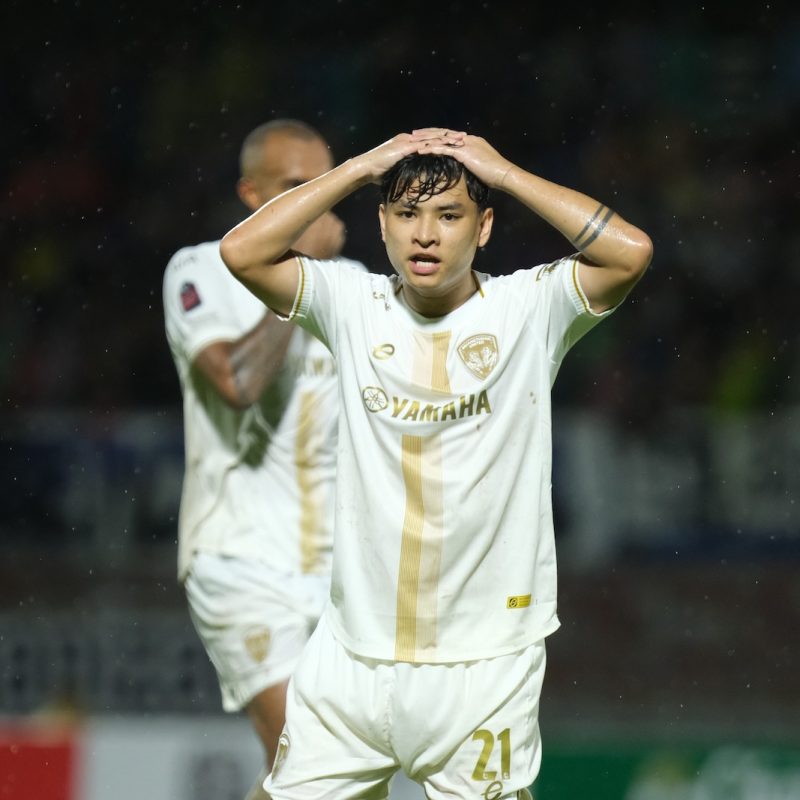 Match action from Muangthong United vs Ayutthaya United in the Thai League 1. | ภาพการแข่งขัน เมืองทอง ยูไนเต็ด พบ อยุธยา ยูไนเต็ด ไทยลีก 1