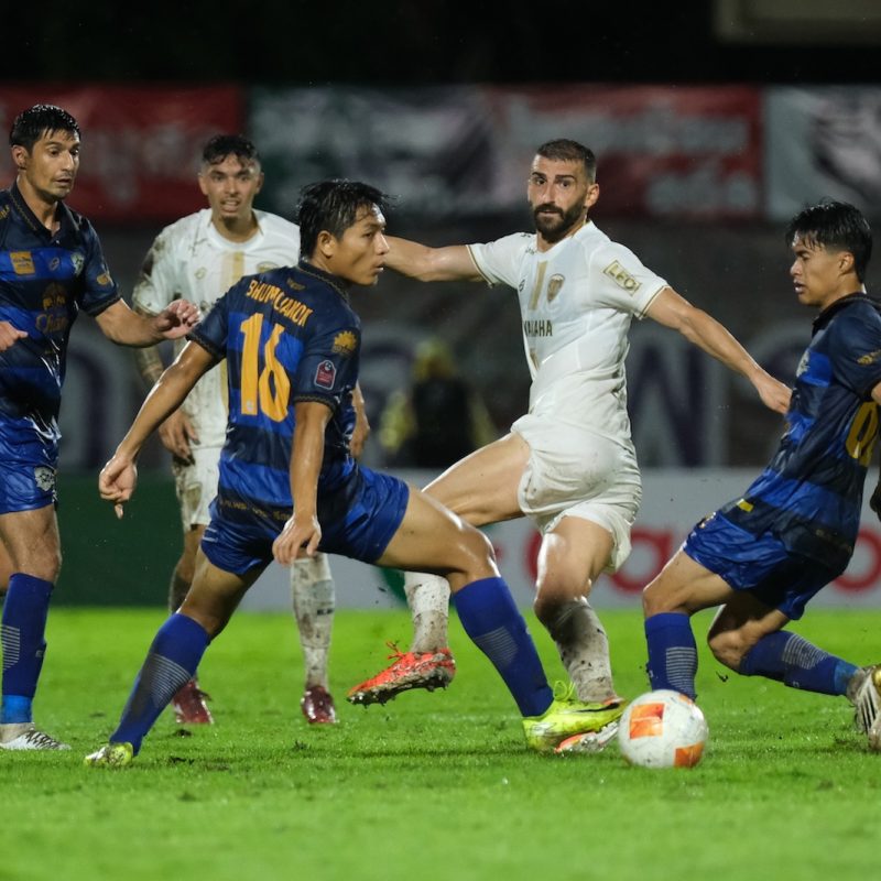 Match action from Muangthong United vs Ayutthaya United in the Thai League 1. | ภาพการแข่งขัน เมืองทอง ยูไนเต็ด พบ อยุธยา ยูไนเต็ด ไทยลีก 1