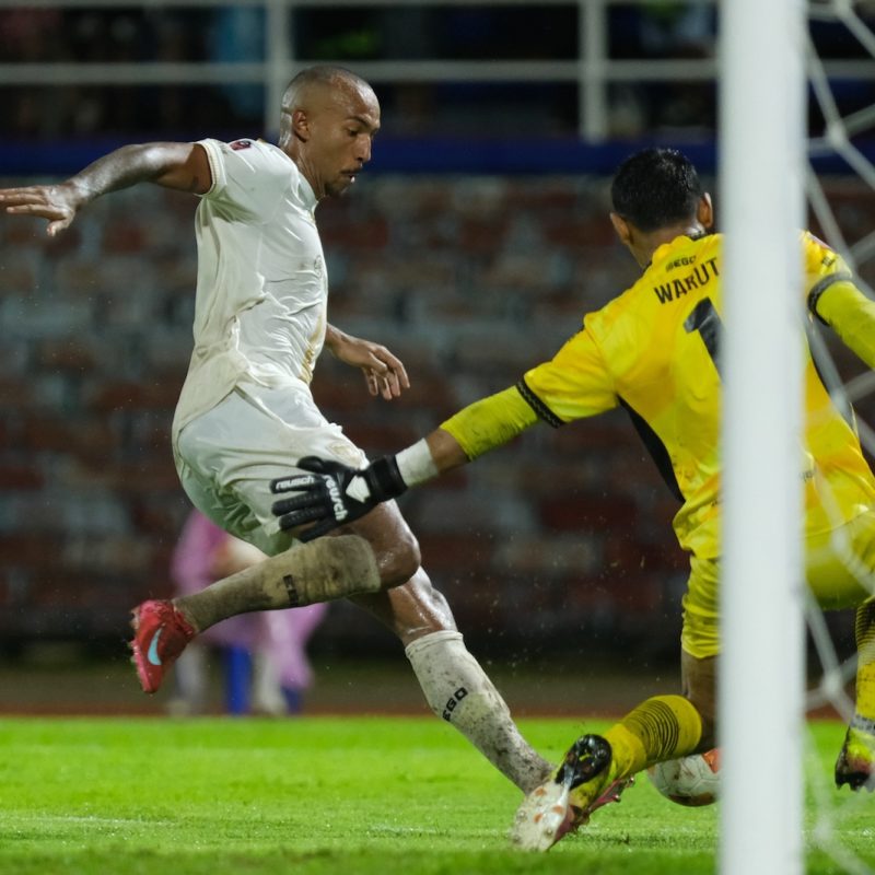 Match action from Muangthong United vs Ayutthaya United in the Thai League 1. | ภาพการแข่งขัน เมืองทอง ยูไนเต็ด พบ อยุธยา ยูไนเต็ด ไทยลีก 1