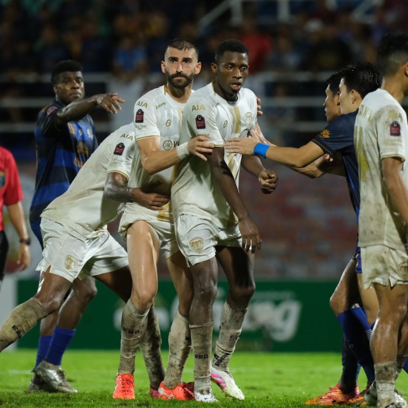 Match action from Muangthong United vs Ayutthaya United in the Thai League 1. | ภาพการแข่งขัน เมืองทอง ยูไนเต็ด พบ อยุธยา ยูไนเต็ด ไทยลีก 1