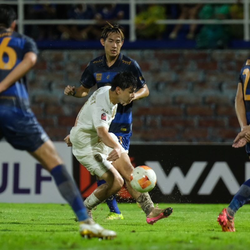 Match action from Muangthong United vs Ayutthaya United in the Thai League 1. | ภาพการแข่งขัน เมืองทอง ยูไนเต็ด พบ อยุธยา ยูไนเต็ด ไทยลีก 1