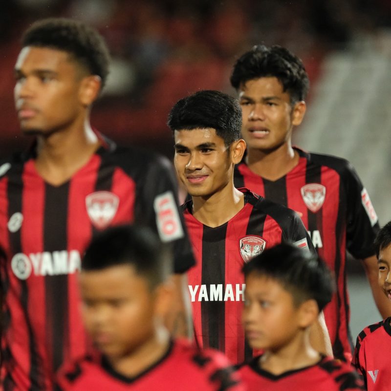 Match action from Muangthong United vs Sukhothai FC in the Thai League 1. | ภาพการแข่งขัน เมืองทอง ยูไนเต็ด พบ สุโขทัย เอฟซี ไทยลีก 1