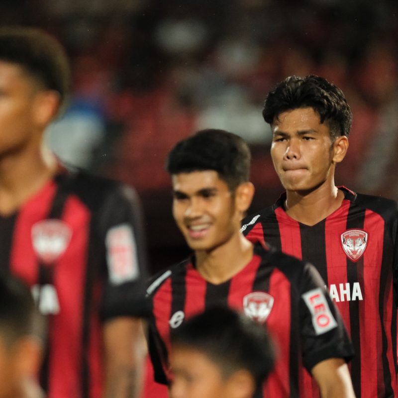Match action from Muangthong United vs Sukhothai FC in the Thai League 1. | ภาพการแข่งขัน เมืองทอง ยูไนเต็ด พบ สุโขทัย เอฟซี ไทยลีก 1
