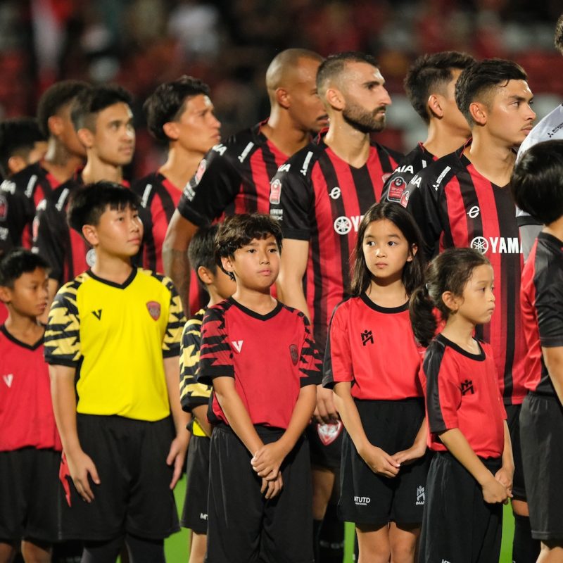 Match action from Muangthong United vs Sukhothai FC in the Thai League 1. | ภาพการแข่งขัน เมืองทอง ยูไนเต็ด พบ สุโขทัย เอฟซี ไทยลีก 1