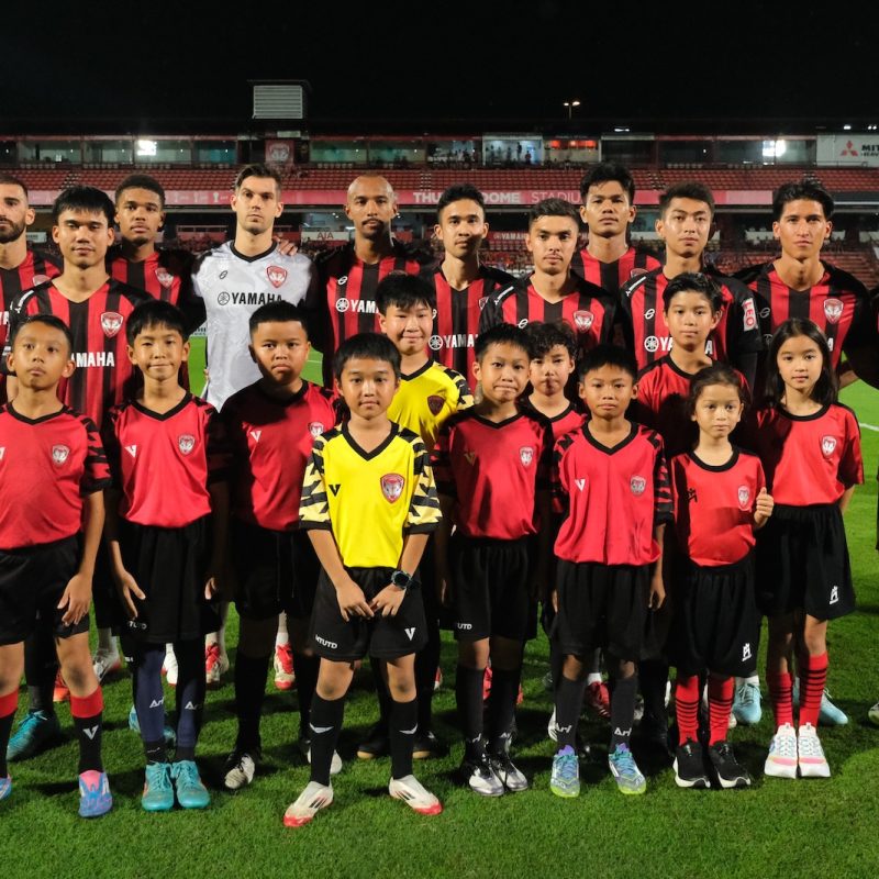 Match action from Muangthong United vs Sukhothai FC in the Thai League 1. | ภาพการแข่งขัน เมืองทอง ยูไนเต็ด พบ สุโขทัย เอฟซี ไทยลีก 1