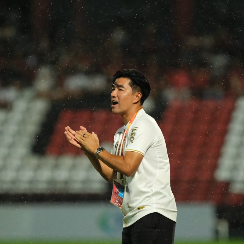 Match action from Muangthong United vs Sukhothai FC in the Thai League 1. | ภาพการแข่งขัน เมืองทอง ยูไนเต็ด พบ สุโขทัย เอฟซี ไทยลีก 1