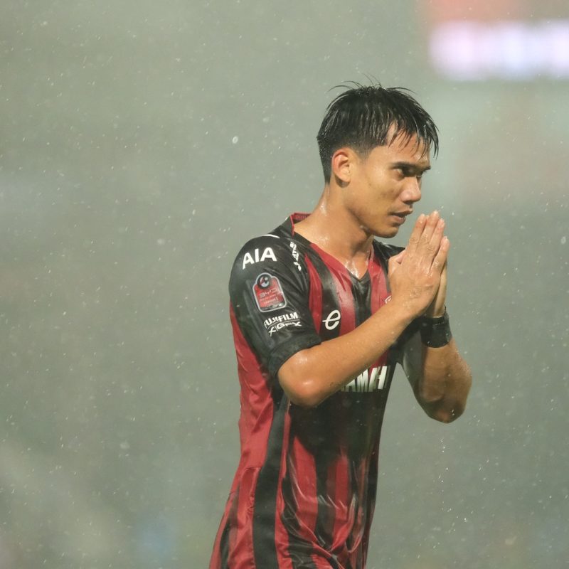 Match action from Muangthong United vs Sukhothai FC in the Thai League 1. | ภาพการแข่งขัน เมืองทอง ยูไนเต็ด พบ สุโขทัย เอฟซี ไทยลีก 1