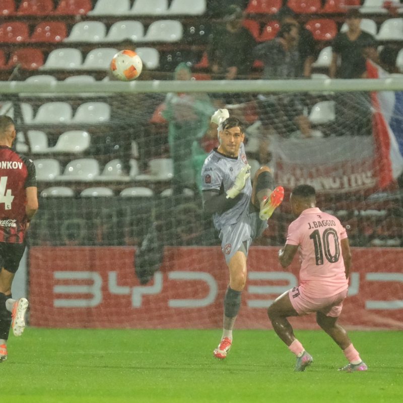 Match action from Muangthong United vs Sukhothai FC in the Thai League 1. | ภาพการแข่งขัน เมืองทอง ยูไนเต็ด พบ สุโขทัย เอฟซี ไทยลีก 1