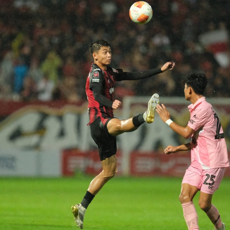 Match action from Muangthong United vs Sukhothai FC in the Thai League 1. | ภาพการแข่งขัน เมืองทอง ยูไนเต็ด พบ สุโขทัย เอฟซี ไทยลีก 1