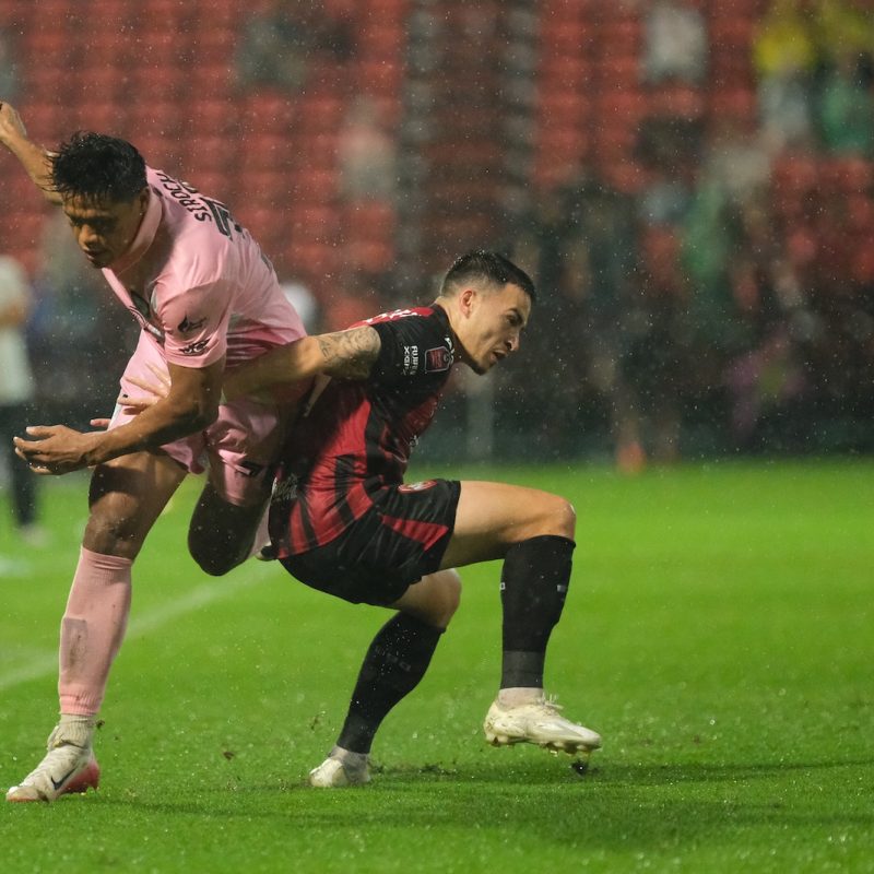 Match action from Muangthong United vs Sukhothai FC in the Thai League 1. | ภาพการแข่งขัน เมืองทอง ยูไนเต็ด พบ สุโขทัย เอฟซี ไทยลีก 1