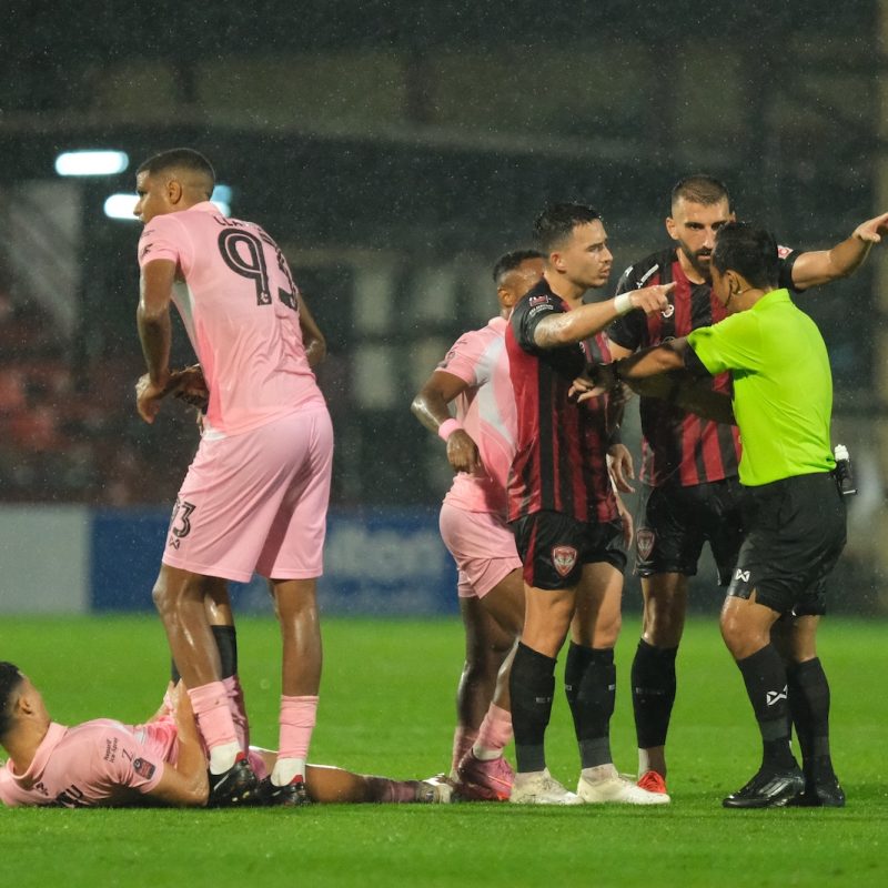 Match action from Muangthong United vs Sukhothai FC in the Thai League 1. | ภาพการแข่งขัน เมืองทอง ยูไนเต็ด พบ สุโขทัย เอฟซี ไทยลีก 1