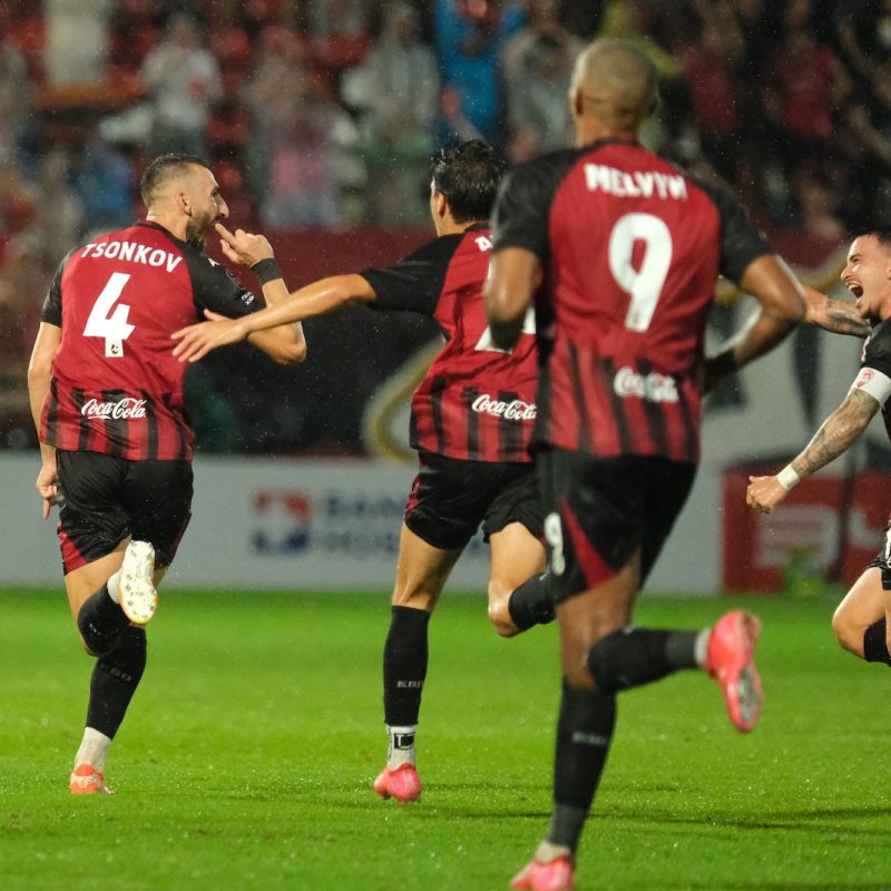 Match action from Muangthong United vs Sukhothai FC in the Thai League 1. | ภาพการแข่งขัน เมืองทอง ยูไนเต็ด พบ สุโขทัย เอฟซี ไทยลีก 1