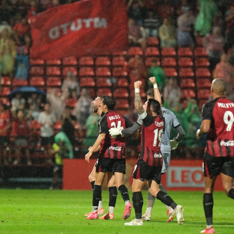 Match action from Muangthong United vs Sukhothai FC in the Thai League 1. | ภาพการแข่งขัน เมืองทอง ยูไนเต็ด พบ สุโขทัย เอฟซี ไทยลีก 1