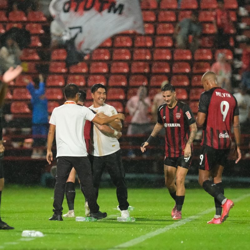 Match action from Muangthong United vs Sukhothai FC in the Thai League 1. | ภาพการแข่งขัน เมืองทอง ยูไนเต็ด พบ สุโขทัย เอฟซี ไทยลีก 1