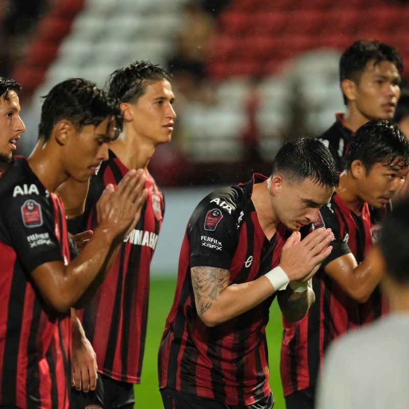 Match action from Muangthong United vs Sukhothai FC in the Thai League 1. | ภาพการแข่งขัน เมืองทอง ยูไนเต็ด พบ สุโขทัย เอฟซี ไทยลีก 1