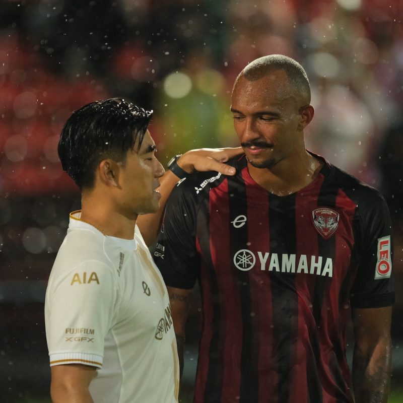 Match action from Muangthong United vs Sukhothai FC in the Thai League 1. | ภาพการแข่งขัน เมืองทอง ยูไนเต็ด พบ สุโขทัย เอฟซี ไทยลีก 1