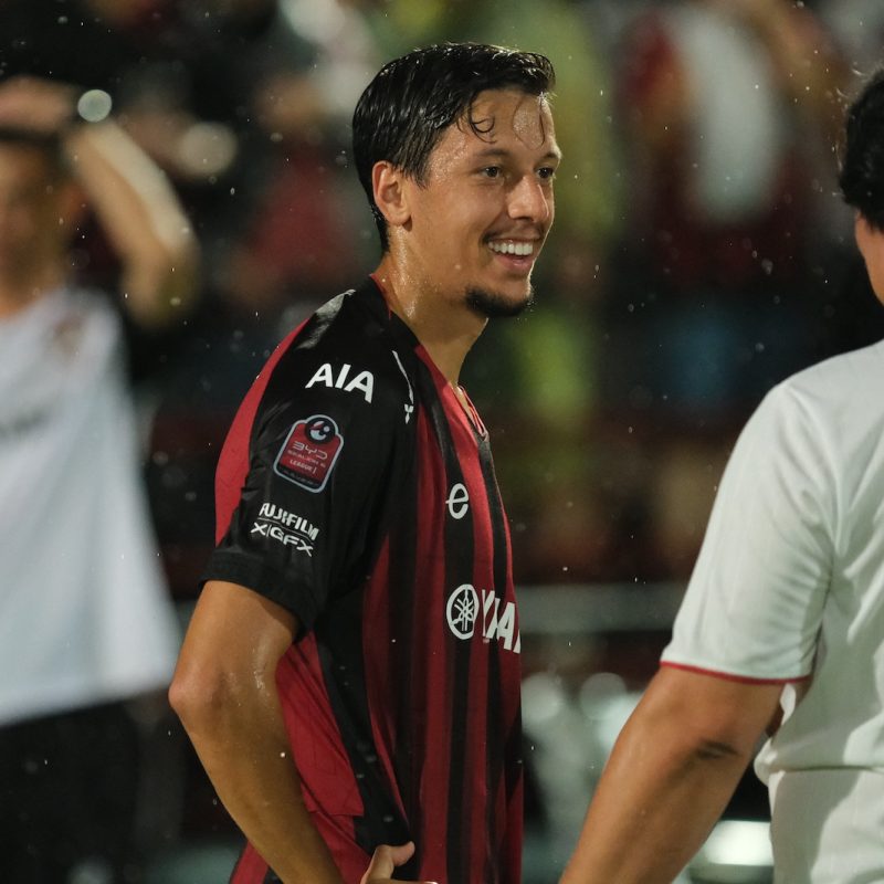 Match action from Muangthong United vs Sukhothai FC in the Thai League 1. | ภาพการแข่งขัน เมืองทอง ยูไนเต็ด พบ สุโขทัย เอฟซี ไทยลีก 1