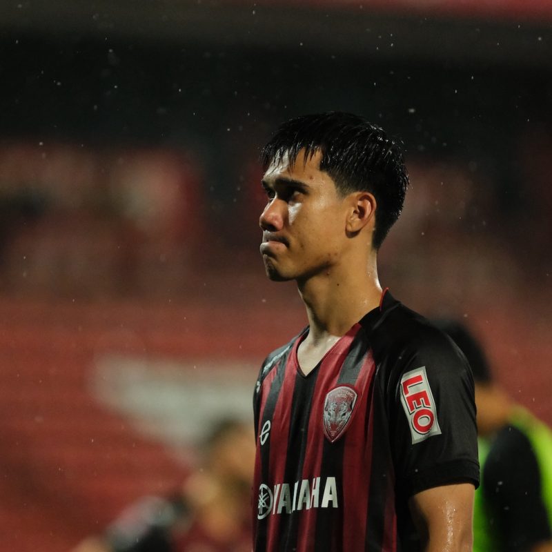 Match action from Muangthong United vs Sukhothai FC in the Thai League 1. | ภาพการแข่งขัน เมืองทอง ยูไนเต็ด พบ สุโขทัย เอฟซี ไทยลีก 1