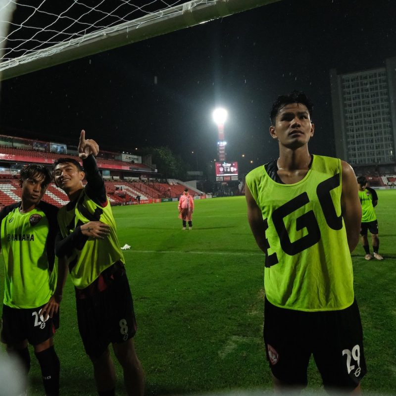 Match action from Muangthong United vs Sukhothai FC in the Thai League 1. | ภาพการแข่งขัน เมืองทอง ยูไนเต็ด พบ สุโขทัย เอฟซี ไทยลีก 1