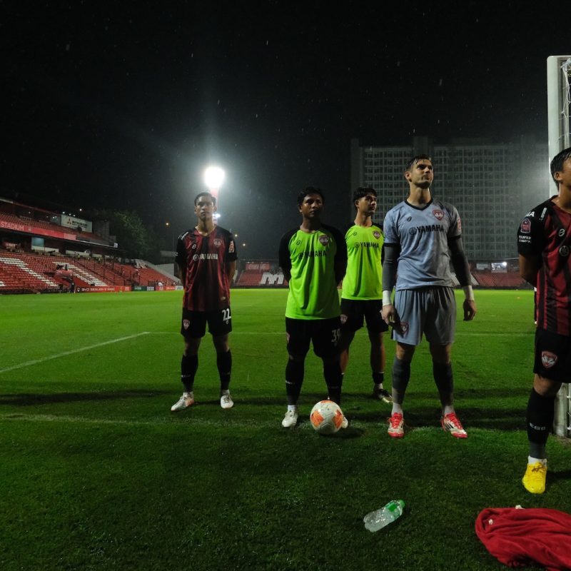 Match action from Muangthong United vs Sukhothai FC in the Thai League 1. | ภาพการแข่งขัน เมืองทอง ยูไนเต็ด พบ สุโขทัย เอฟซี ไทยลีก 1 |